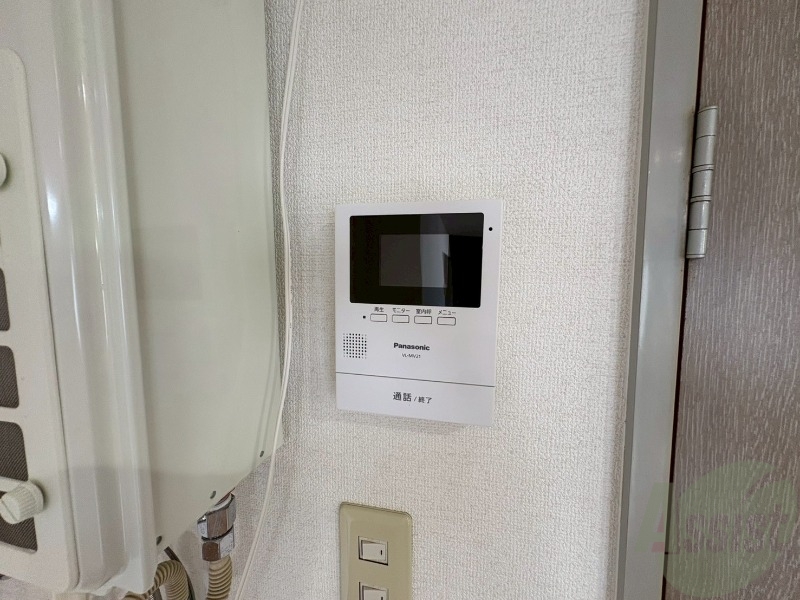 セキュリティ　ＴＶモニター付インターホンです。来客者の顔が見えるので安心！