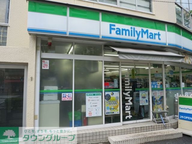 コンビニ　ファミリーマート（コンビニ）まで330m