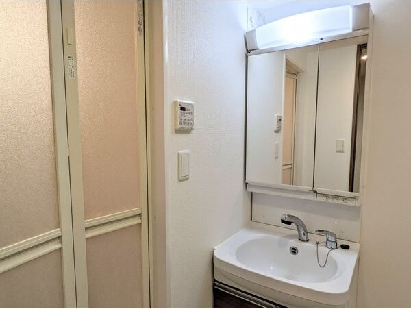 洗面設備　同物件別部屋写真