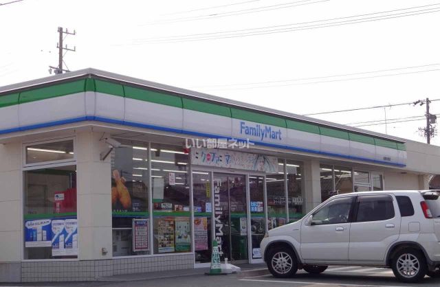 コンビニ　ファミリーマート松阪学園前店（コンビニ）まで627m