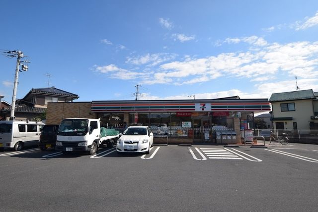コンビニ　セブンイレブン上尾柏座4丁目店（コンビニ）まで235m