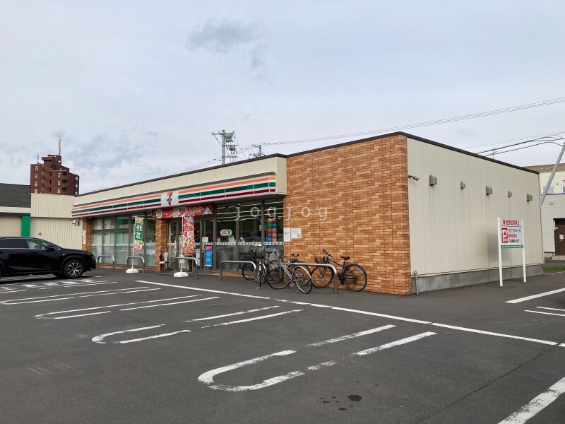 コンビニ　セブンイレブン江別文京台店（コンビニ）まで156m