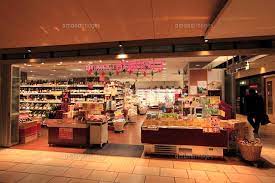 スーパー　成城石井六本木ヒルズ店（スーパー）まで235m