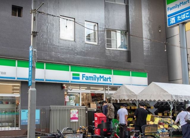 コンビニ　ファミリーマート上目黒二丁目店（コンビニ）まで470m