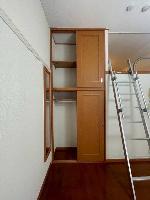 収納　同物件別号室の写真です。