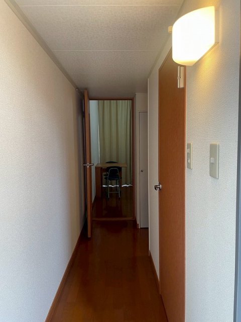 玄関　同物件別号室の写真です。