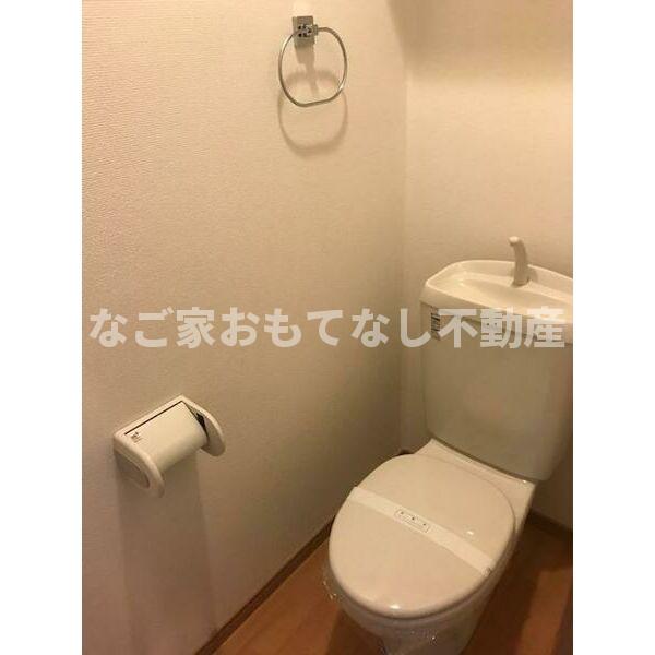 トイレ　※写真は別号室