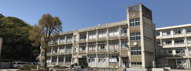 小学校　姫路市立手柄小学校（小学校）まで1439m