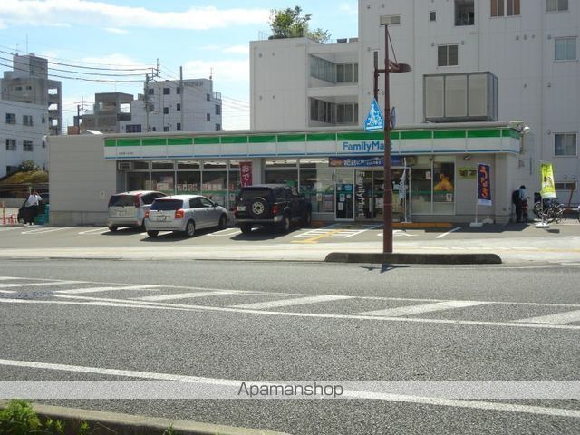 コンビニ　ファミリーマート（コンビニ）まで390m
