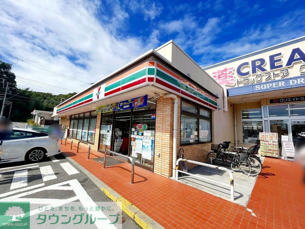 コンビニ　セブンイレブン鎌倉津西店（コンビニ）まで960m