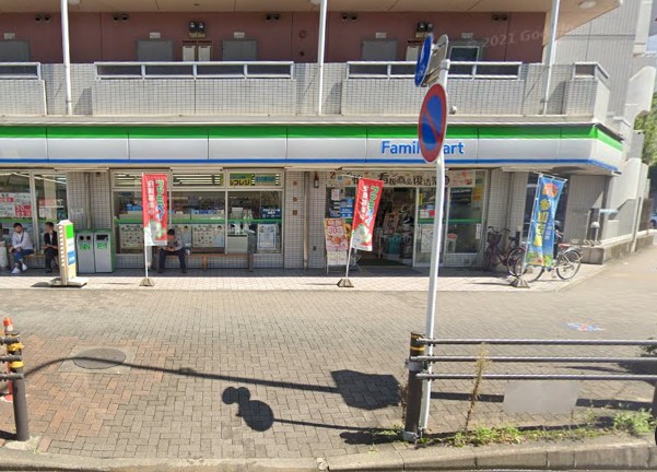 コンビニ　ファミリーマート 堀田駅前店（コンビニ）まで387m