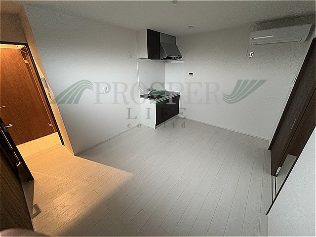 諏訪1丁目共同住宅の居間写真