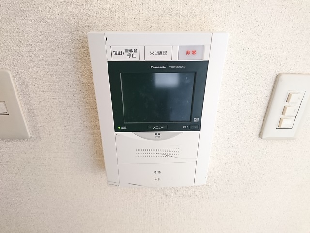 セキュリティ　エントランスオートロック連動、TVインターホン付