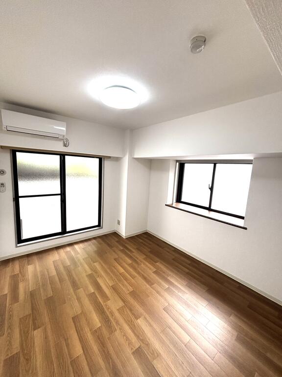 居室・リビング　2面採光の明るいお部屋です
