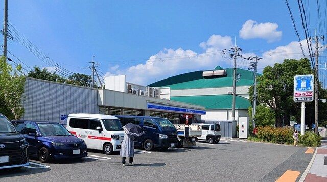 コンビニ　ローソン伊丹緑ヶ丘一丁目店（コンビニ）まで400m
