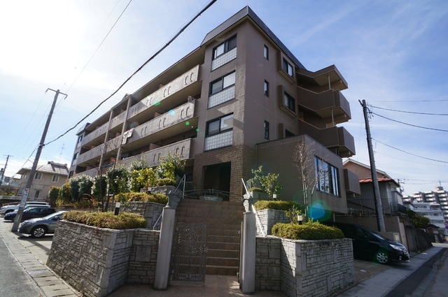 建物外観　２００１年３月築　ＲＣ造　４階建て