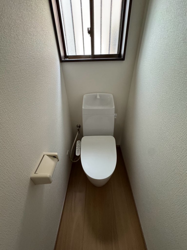 大倉町貸家のトイレ写真