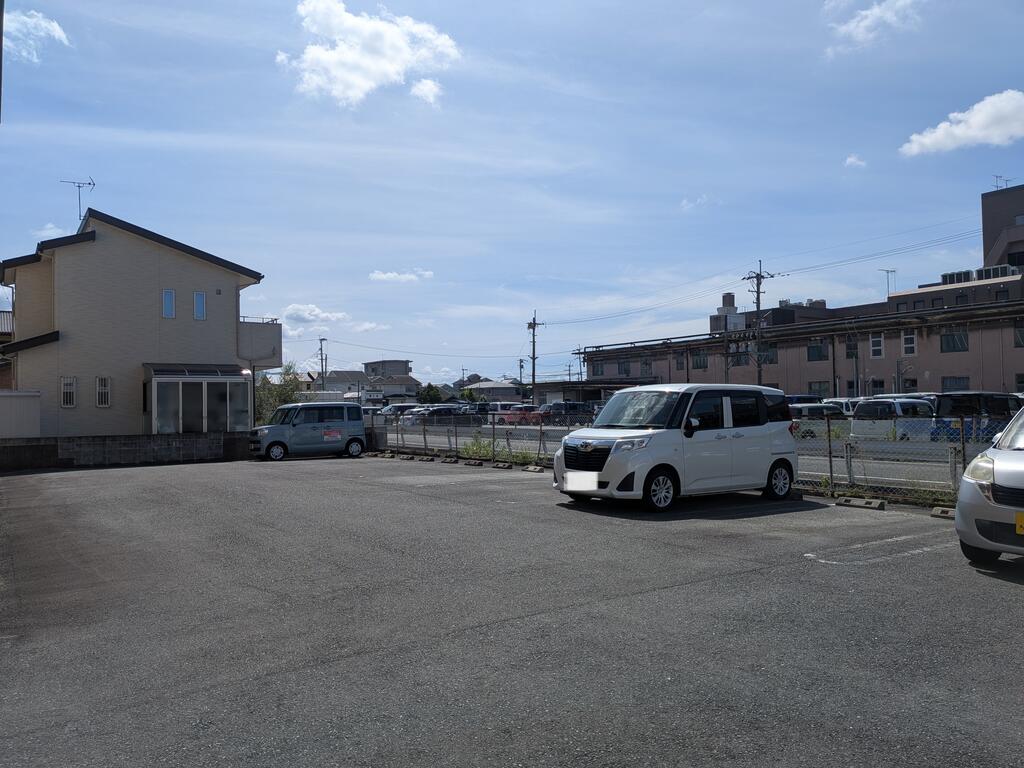 駐車場　並列で2台無料
