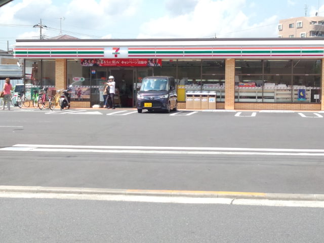 コンビニ　セブンイレブン 足立鹿浜店（コンビニ）まで527m