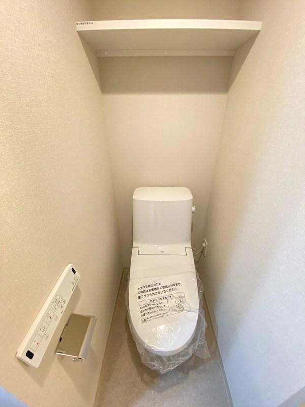 トイレ　（参考写真）同じ間取の別のお部屋です