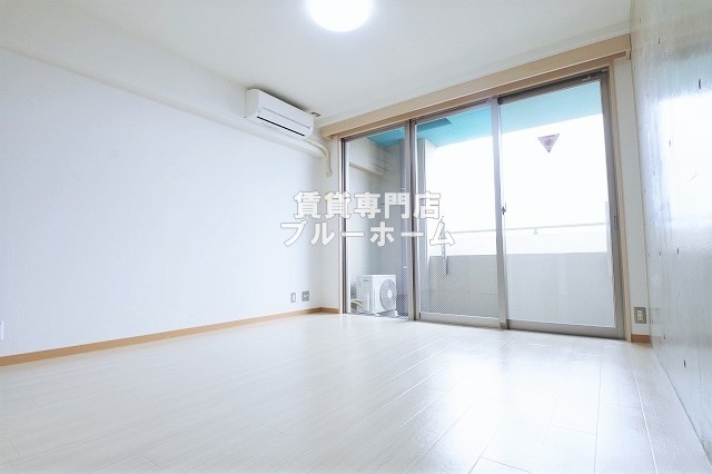 その他　別角度からの洋室です！