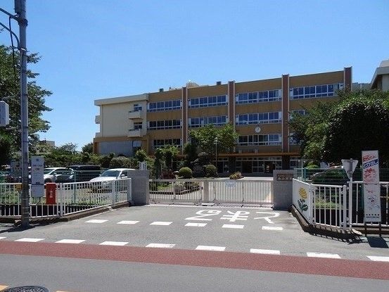 小学校　北本市立西小学校（小学校）まで210m