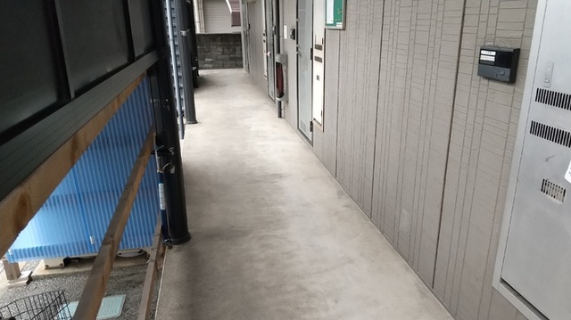 エントランス　１階廊下
