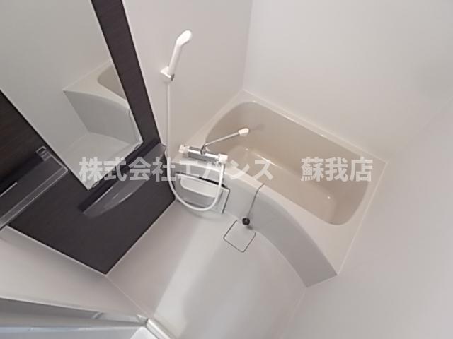 バス・シャワールーム　コンパクトで使いやすいお風呂です