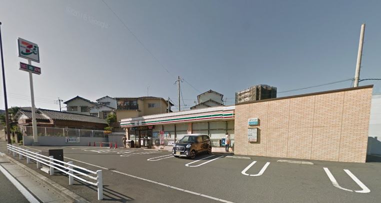 コンビニ　セブンイレブン 八幡小鷺田店（コンビニ）まで811m