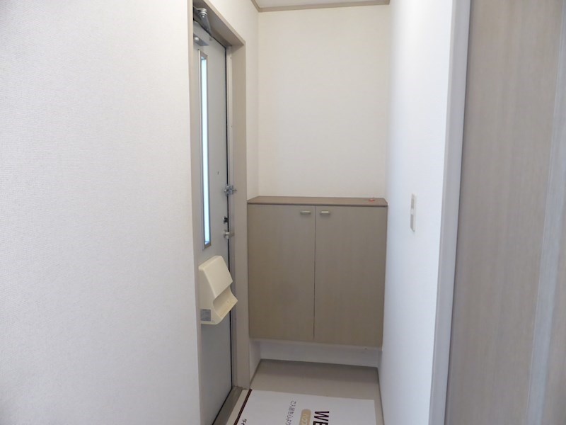 玄関　同物件別部屋