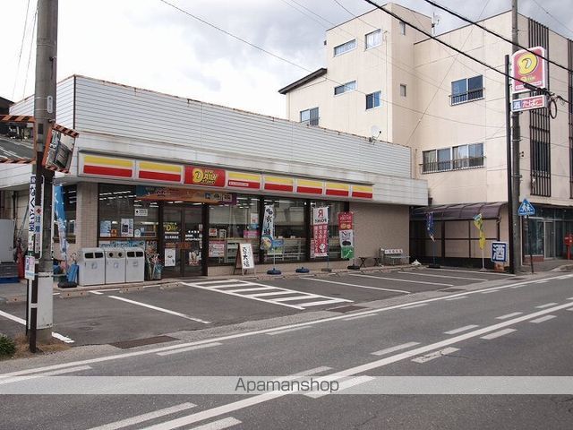 コンビニ　デイリーヤマザキ（コンビニ）まで803m