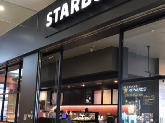 飲食店　スターバックスコーヒーイーサイト高崎店（飲食店）まで996m