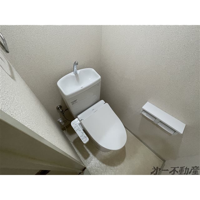トイレ　温水洗浄暖房便座