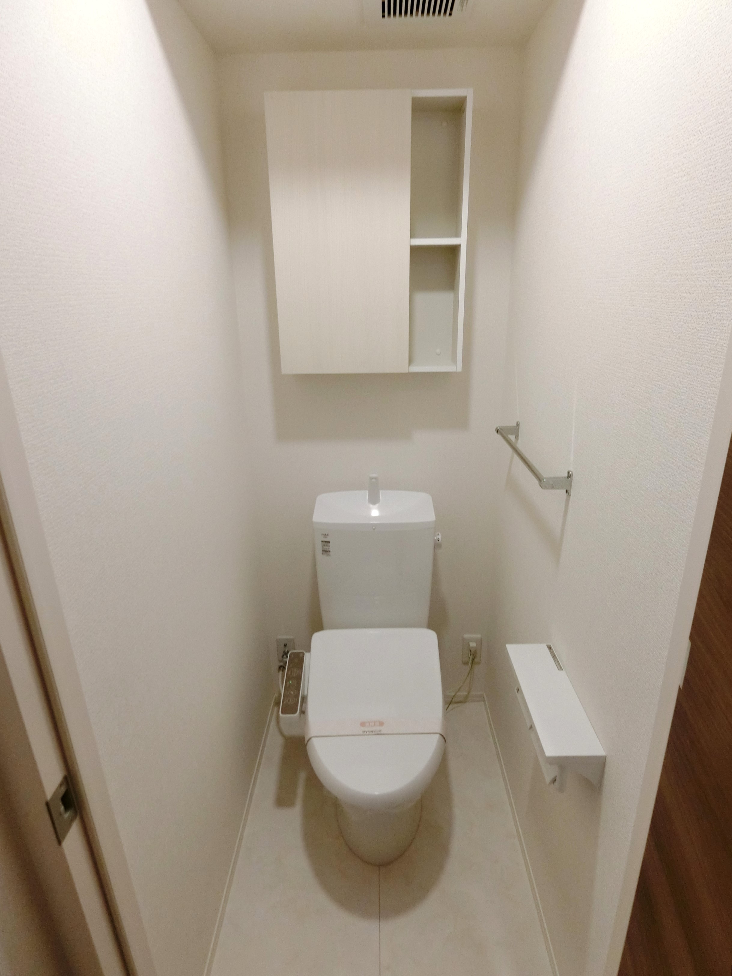 トイレ　※同タイプ別号室の写真を転用
