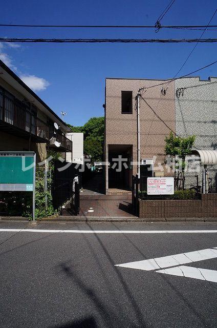 エントランス　ゆとりのあるエントランスです