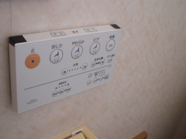 その他設備　人気のシャワー付きトイレです。