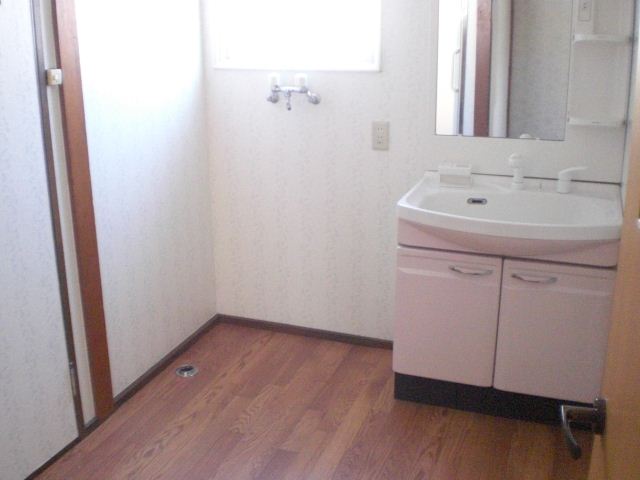 洗面設備　忙しい朝にうれしい洗面台付いてます。