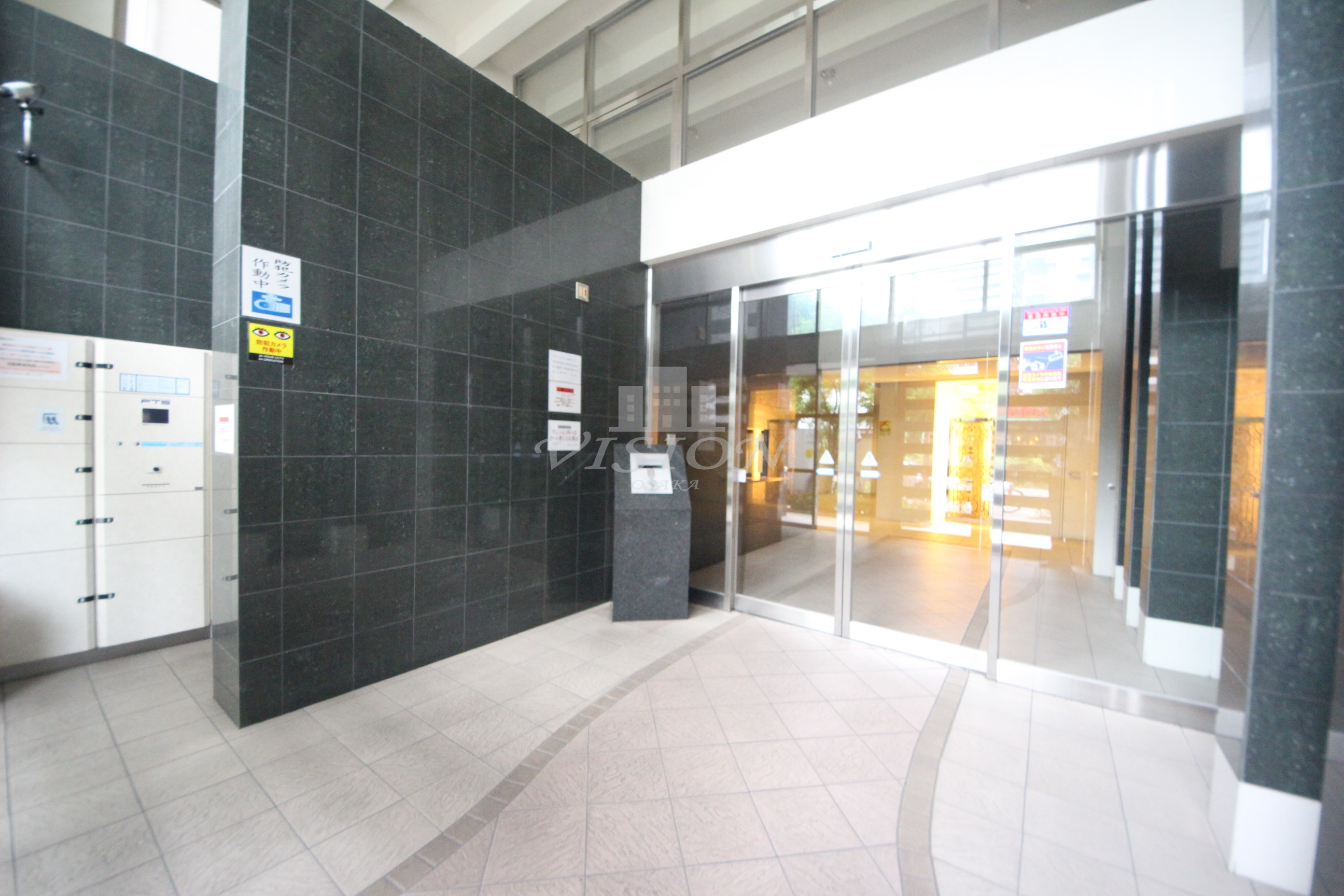 地下鉄御堂筋線 新大阪駅 徒歩8分 15階建 築19年の外観写真
