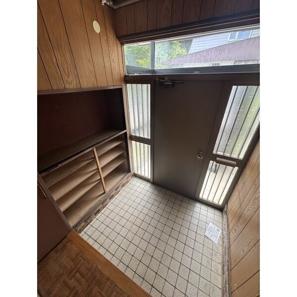 室蘭市小橋内町2丁目4-9戸建の玄関写真