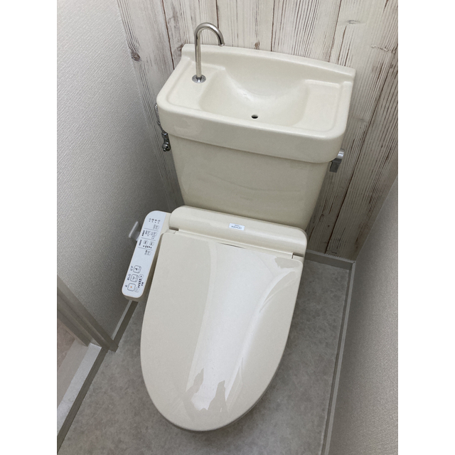 トイレ　温水洗浄便座