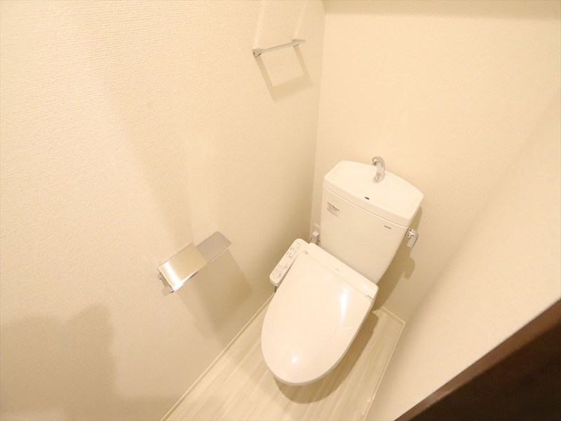 トイレ　温水洗浄暖房便座付トイレ　同仕様写真