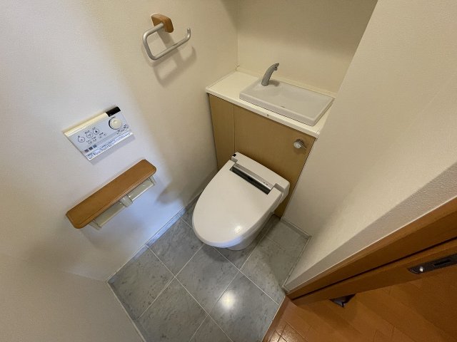 トイレ　清潔感のあるトイレです