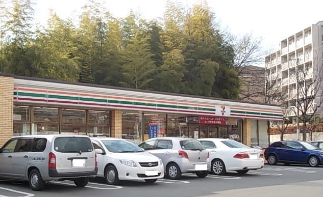コンビニ　セブンイレブン西山本通3丁目店（コンビニ）まで120m