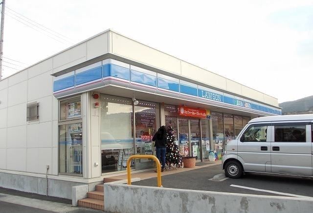 コンビニ　ローソン飯沢店（コンビニ）まで450m