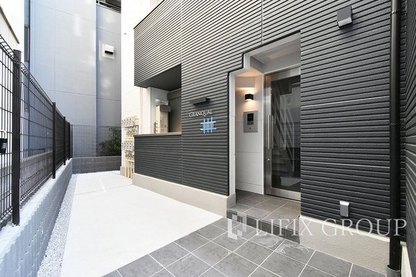 ＪＲ総武線 中野駅 徒歩12分 4階建 築7年の外観写真