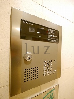 セキュリティ　モニター付きオートロック完備です。