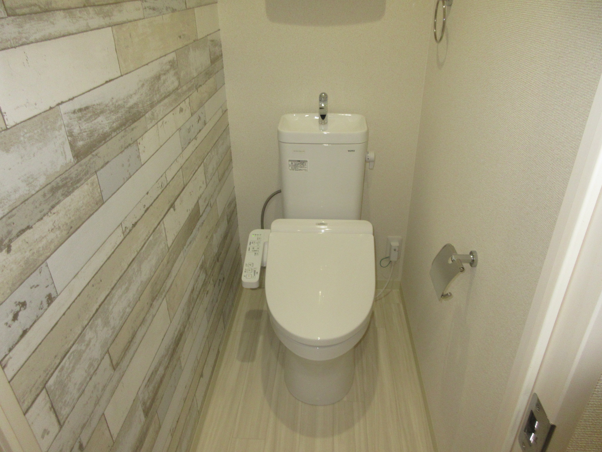 地下鉄谷町線 平野駅 徒歩6分 3階建 築5年のトイレ写真