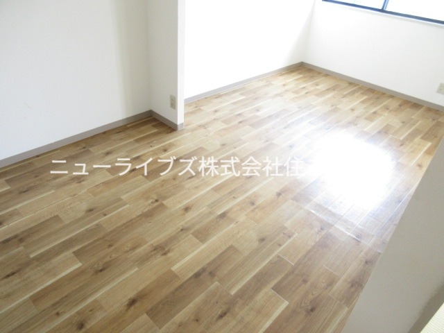 ケイオージェイフラッツの居間写真