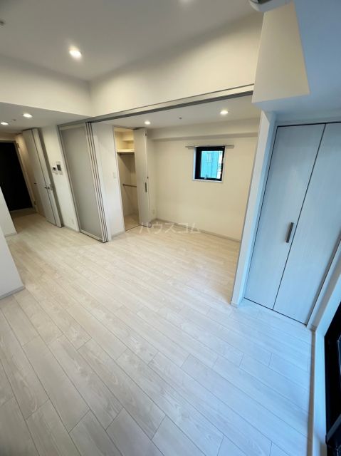シーズンフラッツ梅田NORTHの居間写真