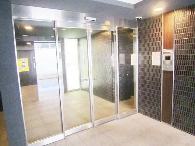エントランス　オートロック完備